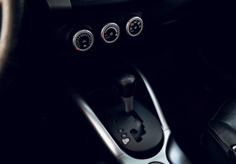 Подержанный автомобиль Mitsubishi Outlander 2007 года (10 фото)