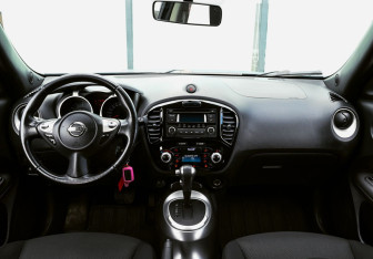 Подержанный автомобиль Nissan Juke 2013 года (17 фото)