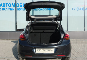 Подержанный автомобиль Opel Astra Hatchback 2011 года (19 фото)