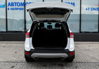 Подержанный автомобиль Ford Kuga 2014 года (20 фото)