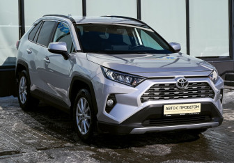 Подержанный автомобиль Toyota RAV4 2020 года (7 фото)