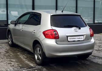 Подержанный автомобиль Toyota Auris Hatchback 2008 года (3 фото)