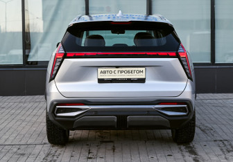 Подержанный автомобиль Geely Atlas 2024 года (4 фото)