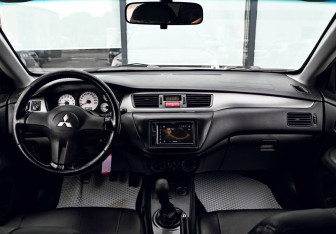 Подержанный автомобиль Mitsubishi Lancer Wagon 2008 года (17 фото)