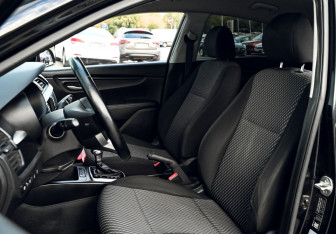 Подержанный автомобиль Kia Rio Sedan 2017 года (16 фото)