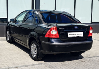 Подержанный автомобиль Ford Focus Sedan 2007 года (3 фото)