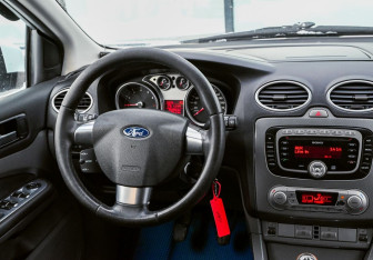 Подержанный автомобиль Ford Focus Hatchback 2008 года (11 фото)