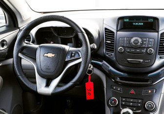 Подержанный автомобиль Chevrolet Orlando 2013 года (18 фото)