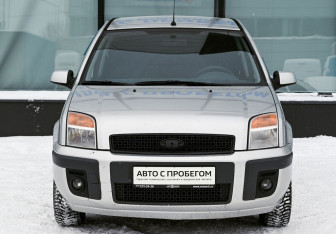 Подержанный автомобиль Ford Fusion 2008 года (8 фото)