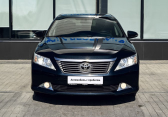 Подержанный автомобиль Toyota Camry Sedan 2013 года (8 фото)