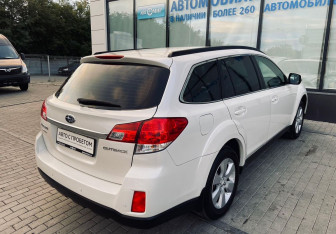 Подержанный автомобиль Subaru Outback Wagon 2011 года (5 фото)