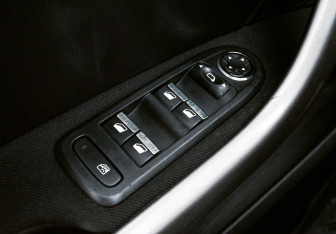Подержанный автомобиль Peugeot 408 2013 года (12 фото)