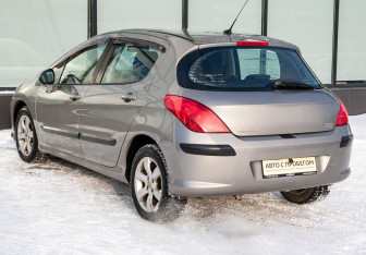 Подержанный автомобиль Peugeot 308 Hatchback 2010 года (3 фото)