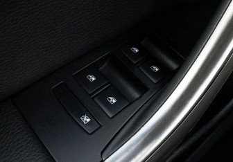 Подержанный автомобиль Opel Astra Hatchback 2011 года (12 фото)