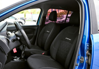 Подержанный автомобиль Renault Sandero 2017 года (16 фото)