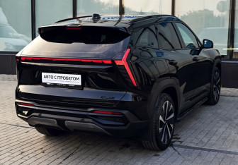 Подержанный автомобиль Geely Atlas 2024 года (5 фото)