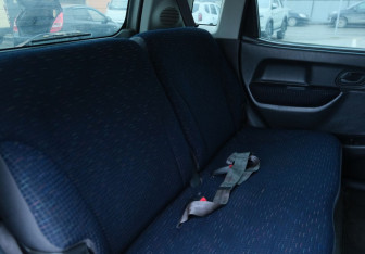 Подержанный автомобиль Suzuki Swift Hatchback 2002 года (16 фото)