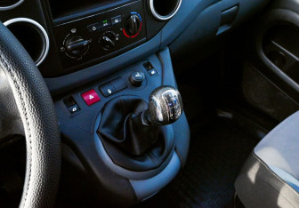 Подержанный автомобиль Peugeot Partner 2012 года (9 фото)