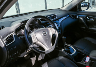 Подержанный автомобиль Nissan X-Trail 2015 года (15 фото)