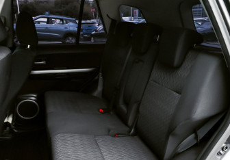 Подержанный автомобиль Suzuki Grand Vitara 2013 года (16 фото)