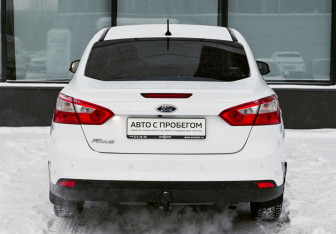 Подержанный автомобиль Ford Focus Sedan 2011 года (4 фото)