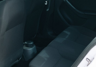 Подержанный автомобиль Volkswagen Jetta Sedan 2012 года (16 фото)