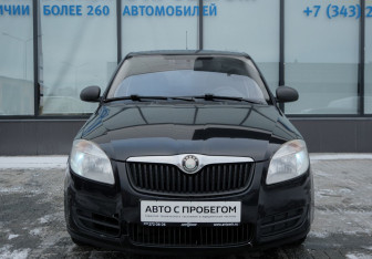 Подержанный автомобиль Skoda Fabia Hatchback 2010 года (8 фото)