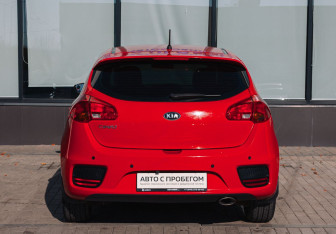 Подержанный автомобиль Kia Ceed Hatchback 2016 года (4 фото)
