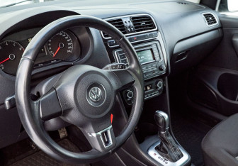 Подержанный автомобиль Volkswagen Polo Sedan 2014 года (10 фото)