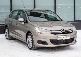 Подержанный автомобиль Citroen C4 Hatchback 2012 года (7 фото)