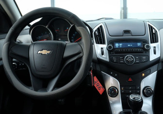 Подержанный автомобиль Chevrolet Cruze Sedan 2013 года (10 фото)