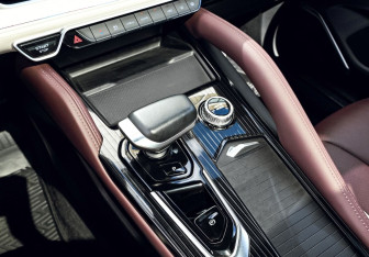 Подержанный автомобиль Geely Monjaro 2023 года (11 фото)
