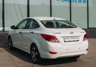 Подержанный автомобиль Hyundai Solaris Sedan 2012 года (3 фото)