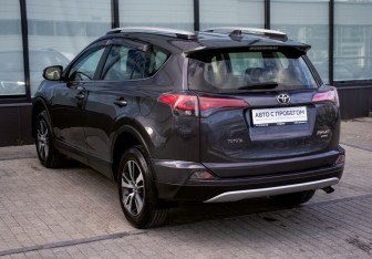 Подержанный автомобиль Toyota RAV4 2016 года (3 фото)
