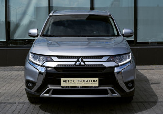 Подержанный автомобиль Mitsubishi Outlander 2020 года (8 фото)