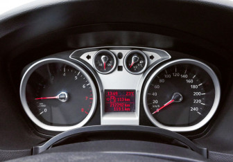Подержанный автомобиль Ford Focus Hatchback 2010 года (11 фото)