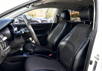 Подержанный автомобиль Kia Rio Sedan 2017 года (15 фото)