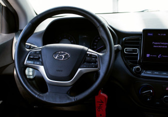 Подержанный автомобиль Hyundai Solaris Sedan 2018 года (19 фото)