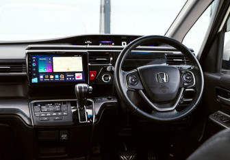 Подержанный автомобиль Honda Stepwgn 2016 года (19 фото)