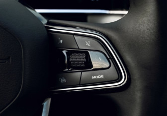 Подержанный автомобиль Geely Atlas 2024 года (13 фото)
