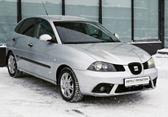 Подержанный автомобиль SEAT Ibiza Hatchback 2007 года (7 фото)