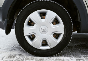 Подержанный автомобиль Renault Sandero 2012 года (17 фото)