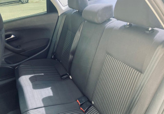 Подержанный автомобиль Volkswagen Polo Sedan 2013 года (15 фото)