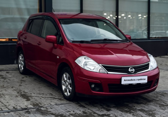 Подержанный автомобиль Nissan Tiida Hatchback 2012 года (7 фото)