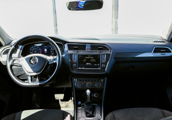 Подержанный автомобиль Volkswagen Tiguan 2017 года (22 фото)