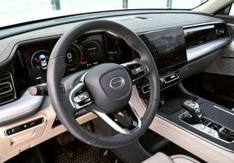 Подержанный автомобиль GAC GS8 2023 года (10 фото)