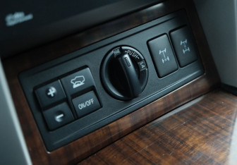 Подержанный автомобиль Toyota Land Cruiser Prado 2010 года (14 фото)