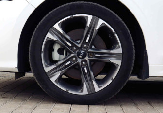 Подержанный автомобиль Kia K5 2021 года (23 фото)