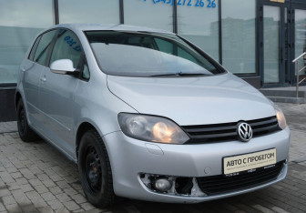 Подержанный автомобиль Volkswagen Golf Plus 2009 года (7 фото)