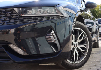 Подержанный автомобиль Kia K5 2022 года (32 фото)